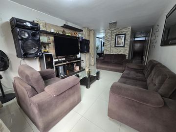 VENDO DEPARTAMENTO EN BELLAVISTA, CON ESTACIONAMIENTO