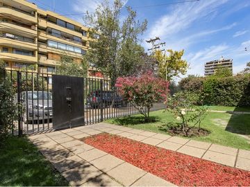 Casa de 3 dormitorios, jardín, patio grande.