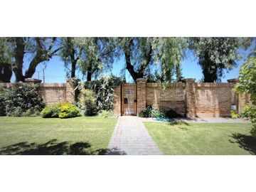 Hermosa y gran casa en Quillota, paradero 8.