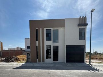 Casa en Venta en Lomas de Banthí, SJR, Querétaro.
