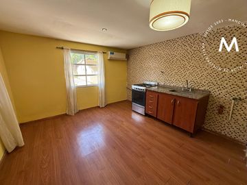 Casa multifamiliar en venta de 4 ambientes - Barrio Parque Suhr Horeis