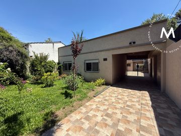 Casa multifamiliar en venta de 4 ambientes - Barrio Parque Suhr Horeis