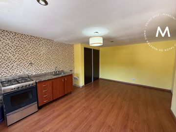 Casa multifamiliar en venta de 4 ambientes - Barrio Parque Suhr Horeis