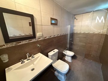 Casa multifamiliar en venta de 4 ambientes - Barrio Parque Suhr Horeis