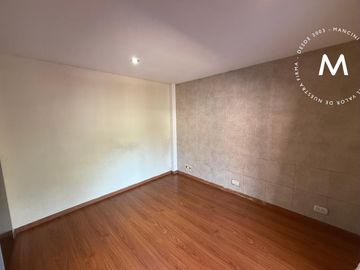 Casa multifamiliar en venta de 4 ambientes - Barrio Parque Suhr Horeis