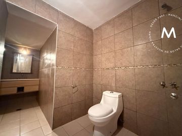 Casa multifamiliar en venta de 4 ambientes - Barrio Parque Suhr Horeis