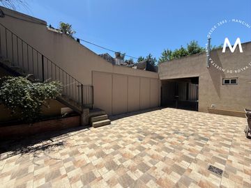 Casa multifamiliar en venta de 4 ambientes - Barrio Parque Suhr Horeis