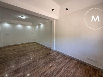 Casa multifamiliar en venta de 4 ambientes - Barrio Parque Suhr Horeis
