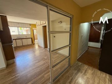 Casa multifamiliar en venta de 4 ambientes - Barrio Parque Suhr Horeis