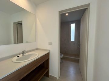 Casa en venta Canton Golf en tranquilo cul de sac  5 amb   piscina