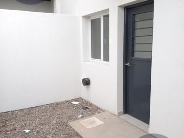 Departamento monoambiente con patio en VENTA