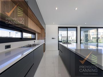 Casa en  venta Barrio El Principado Canning