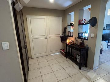 Casa en venta barrio Los Robles.