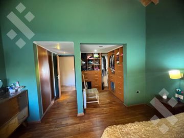 Casa en venta barrio Los Robles.