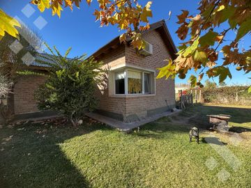 Casa en venta barrio Los Robles.