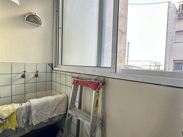 Venta departamento 6 ambientes, Caballito - Piso alto,construcción sólida a refaccionar-Apto crédito