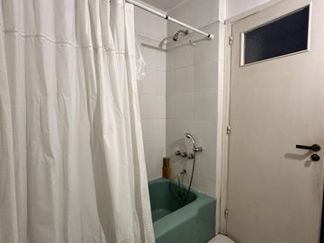 Venta departamento 6 ambientes, Caballito - Piso alto,construcción sólida a refaccionar-Apto crédito