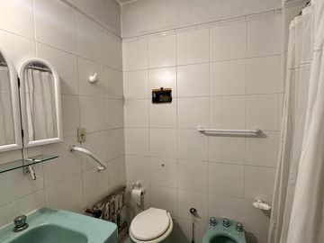 Venta departamento 6 ambientes, Caballito - Piso alto,construcción sólida a refaccionar-Apto crédito