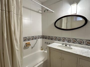 Venta departamento 6 ambientes, Caballito - Piso alto,construcción sólida a refaccionar-Apto crédito