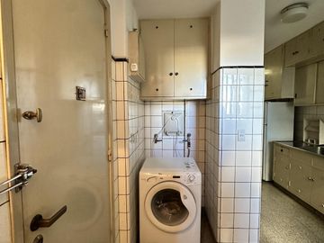 Venta departamento 6 ambientes, Caballito - Piso alto,construcción sólida a refaccionar-Apto crédito
