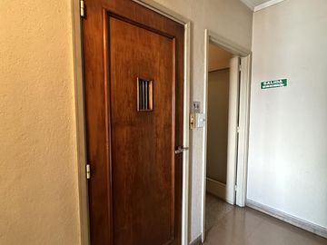 Venta departamento 6 ambientes, Caballito - Piso alto,construcción sólida a refaccionar-Apto crédito