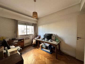 Venta departamento 6 ambientes, Caballito - Piso alto,construcción sólida a refaccionar-Apto crédito