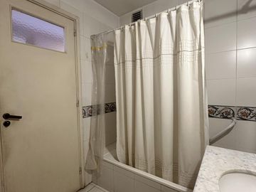 Venta departamento 6 ambientes, Caballito - Piso alto,construcción sólida a refaccionar-Apto crédito
