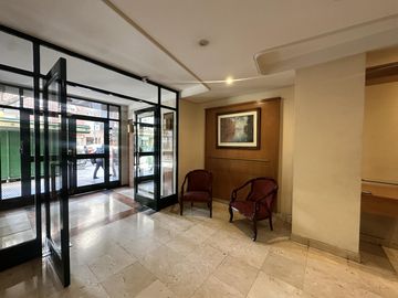 Venta departamento 6 ambientes, Caballito - Piso alto,construcción sólida a refaccionar-Apto crédito