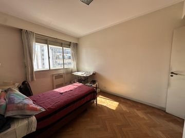 Venta departamento 6 ambientes, Caballito - Piso alto,construcción sólida a refaccionar-Apto crédito