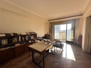 Venta departamento 6 ambientes, Caballito - Piso alto,construcción sólida a refaccionar-Apto crédito