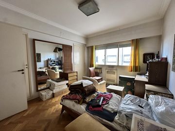Venta departamento 6 ambientes, Caballito - Piso alto,construcción sólida a refaccionar-Apto crédito