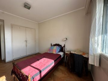 Venta departamento 6 ambientes, Caballito - Piso alto,construcción sólida a refaccionar-Apto crédito