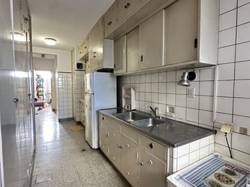 Venta departamento 6 ambientes, Caballito - Piso alto,construcción sólida a refaccionar-Apto crédito