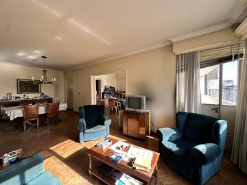 Venta departamento 6 ambientes, Caballito - Piso alto,construcción sólida a refaccionar-Apto crédito