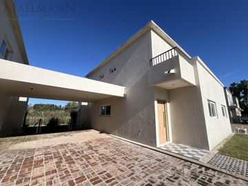 Casa Duplex  Venta 3 Amb con Jardín, a Estrenar en Chic Village