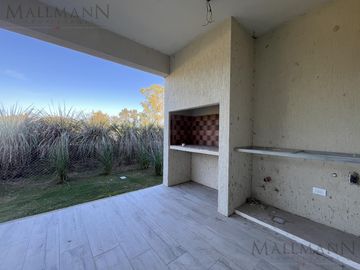 Casa Duplex  Venta 3 Amb con Jardín, a Estrenar en Chic Village