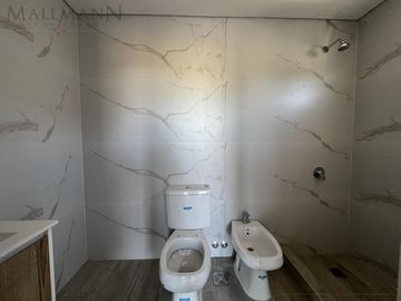 Casa Duplex  Venta 3 Amb con Jardín, a Estrenar en Chic Village