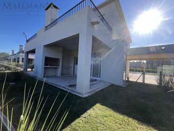 Casa Duplex  Venta 3 Amb con Jardín, a Estrenar en Chic Village