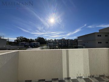Casa Duplex  Venta 3 Amb con Jardín, a Estrenar en Chic Village