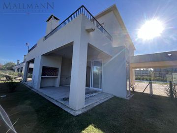 Casa Duplex  Venta 3 Amb con Jardín, a Estrenar en Chic Village