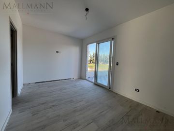 Casa Duplex  Venta 3 Amb con Jardín, a Estrenar en Chic Village