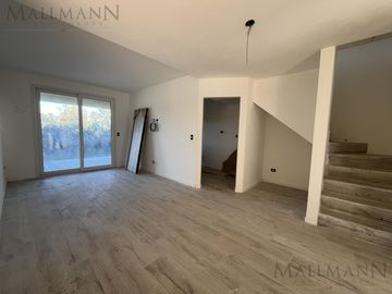 Casa Duplex  Venta 3 Amb con Jardín, a Estrenar en Chic Village