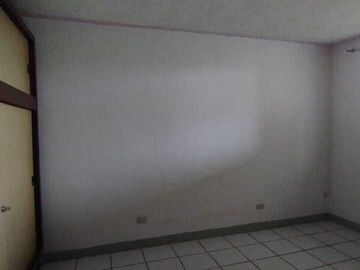Casa en Venta 4 recamaras, una en p baja, cercana a av. principal col Satélite