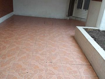 Casa en Venta 4 recamaras, una en p baja, cercana a av. principal col Satélite