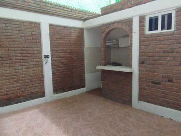 Casa en Venta 4 recamaras, una en p baja, cercana a av. principal col Satélite