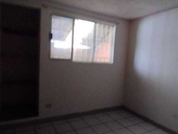 Casa en Venta 4 recamaras, una en p baja, cercana a av. principal col Satélite