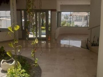 Lujosa Casa en venta - Villas del Mesón - Querétaro