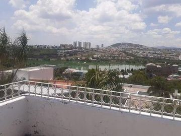 Lujosa Casa en venta - Villas del Mesón - Querétaro