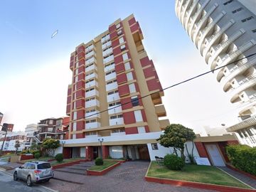 Frente Al Mar En Villa Gesell: Departamento 2 Ambientes Con CocheraCubierta Amplia Y Balcón Aterrazado Con Hermosa Vista Al Mar