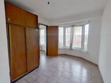 VENTA CASA 4 AMBIENTES CON PARQUE EZPELETA